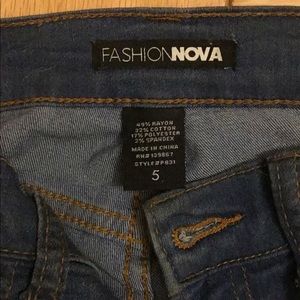 Fashion nova womens jeans size 5